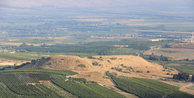 An aerial shot of Abel Bet Maacah looking southeast. (Credit: Robert Mullins)