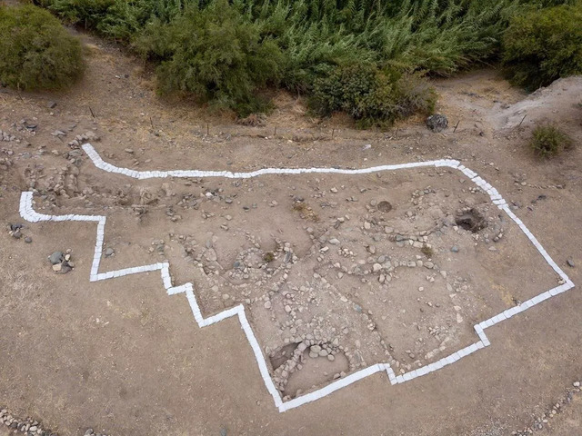 An aerial view of the structures at the Natufian site of Nahal Ein Gev II reveals a fascinating array of shapes and designs. (Credit: Naftali Hilger)