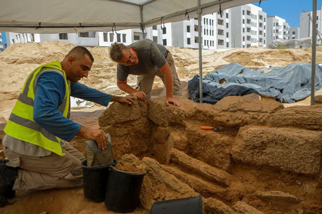 An expert from the French mission collaborates with the excavation team at the Roman cemetery site, bringing international expertise to the project. (Credit: Abdelhakim Abu Riash/Al Jazeera)