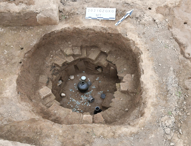 An octagonal ritual structure unearthed near the tombs, containing bronze coins, mirrors, and ceramics used in ceremonies.