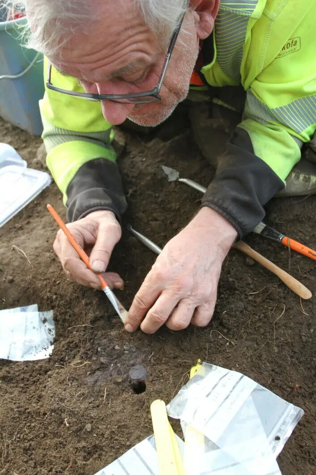 Archaeologist Søren Diinhoff, leading the excavation project, was meticulously extracting silver coins from the earth during this incredible discovery.