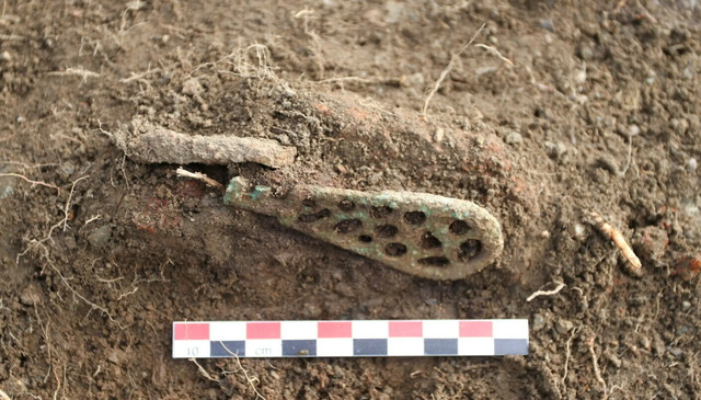 Keys, often associated with status and wealth, have been found in both men’s and women’s graves. Archaeologist Unn Pedersen notes they symbolize authority and possessions worth safeguarding, not merely the role of a housewife.