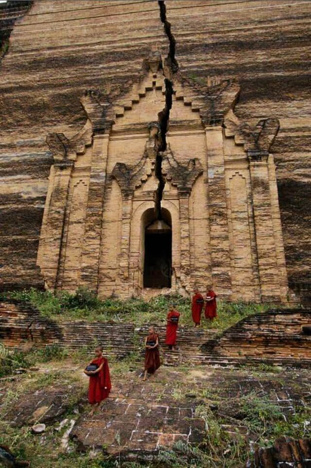 Mingun Pahtodawgyi: A Monument of Ambition and History in Myanmar