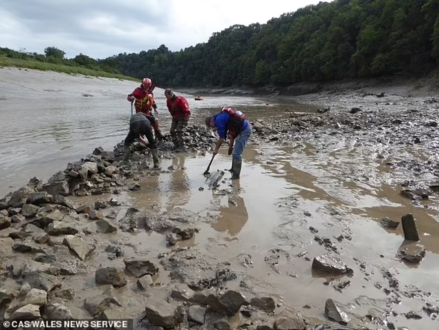 Simon Maddison of CAS remarked, “The team successfully located upright timbers in a tidal pool, marking the site of the ancient Roman crossing."