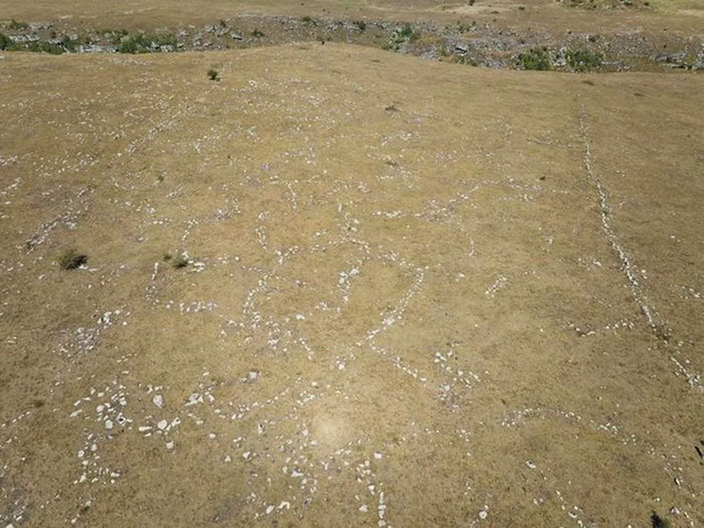 Structures in the outer settlement are beautifully captured, with a 1-kilometer-long fortification wall clearly visible in the upper left corner. (Credit: Nathaniel Erb-Satullo)