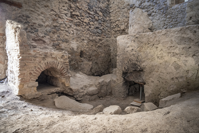 The boiler room of the spa, showing the furnace and heating system that provided hot water and air for the calidarium, a testament to advanced Roman engineering. (Credit: MIC-Parco Archeologico di Pompei)