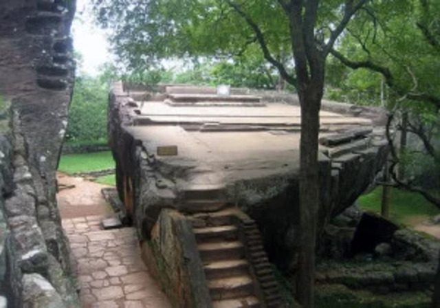 The Boulder Garden Pathway