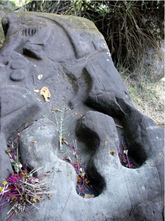 The Crocodile Stone at Vat Phou Temple sparks debate among historians, with some suggesting it may have been used for human sacrifices. (Credit: Michael Gunther / CC BY-SA 4.0)