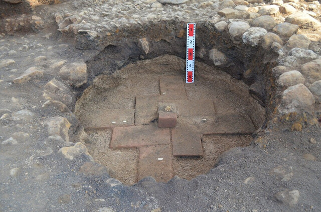 The Sacred Pit structure at the An Phu site. (Photo: Xuân Toản)