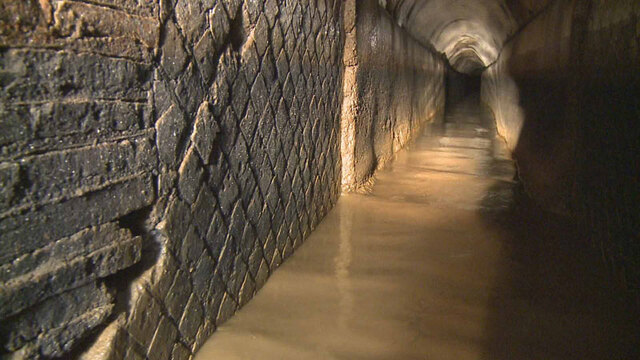 The Santa Fiora tunnel showcases the ingenuity of Roman engineers through its diverse brickwork and waterproof cement.