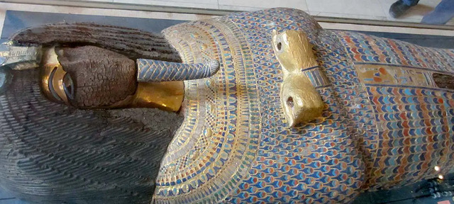 The defaced coffin from KV55—a haunting reminder of ancient mysteries. (Source: Wikimedia Commons)