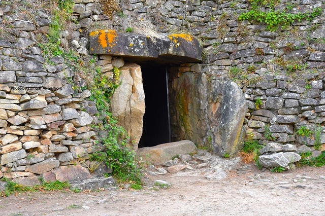 The entrance to the Gavrinis passage tomb offers a glimpse into a world of prehistoric wonders. (Photo Zulfiqar Ali Kalhoro)