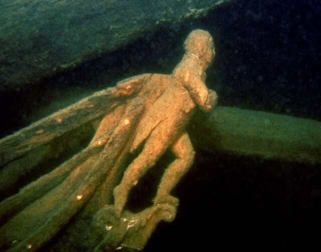 The figurehead of Diana, the Roman goddess of the hunt, adorns the USS Hamilton, symbolizing its merchant origins before becoming a warship.