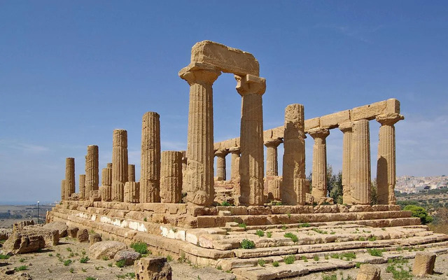 The iconic Temple of Juno Lacinia, one of the architectural marvels in the Valley of the Temples, standing as a symbol of Ancient Greek craftsmanship. (Credit: Berthold Werner/Wikipedia)