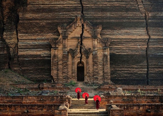 The imposing entrance to Mingun Pahtodawgyi, showcasing its massive structure and historical cracks from past earthquakes. A symbol of architectural ambition in Myanmar.