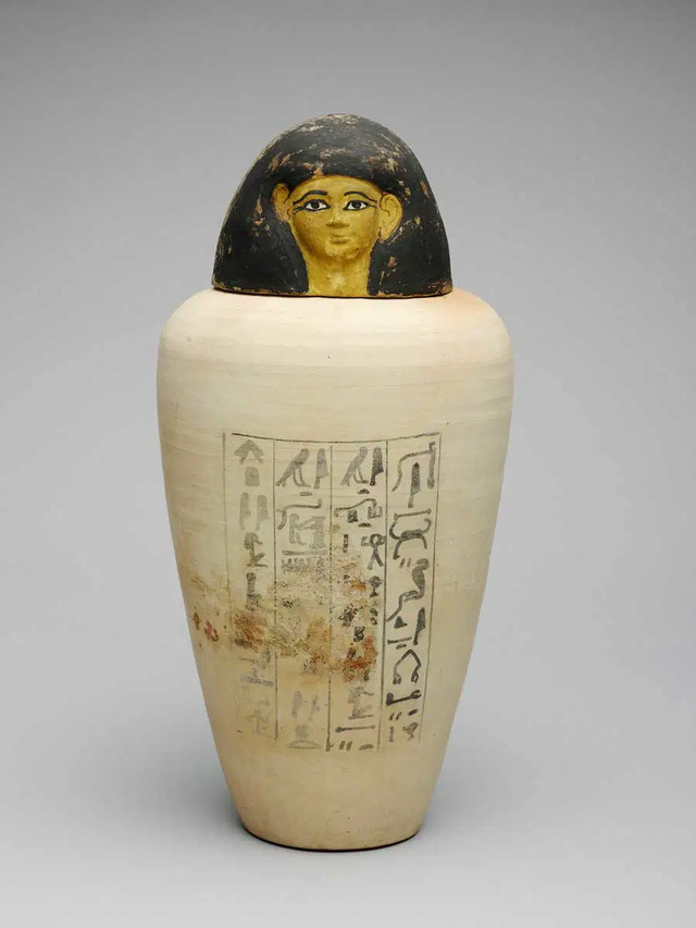 The intricately designed canopic jar of Amenhotep, Overseer of the Builders of Amun, from the New Kingdom (ca. 1427-1400 BCE), housed at the Art Institute of Chicago.