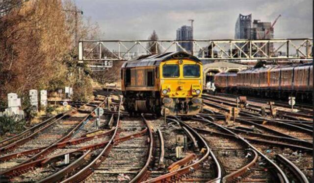 A maze of tracks reminiscent of the Clapham Junction rail yard in London, England. (Tadie88/Flickr)