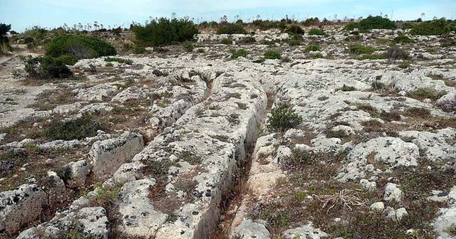 Prehistoric Tracks Across Malta Leave Experts Baffled: The Cart Ruts of Misrah Ghar il-Kbir