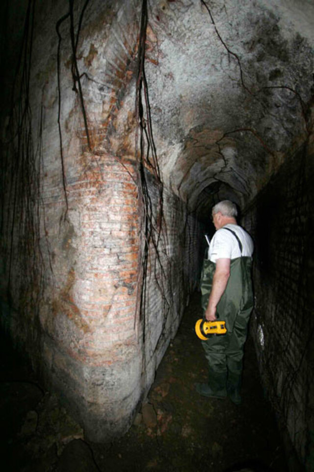 The right-hand chamber of the Aqua Traiana’s main springhouse at Santa Fiora includes a rounded corner where the conduit exits, designed to optimize water flow.