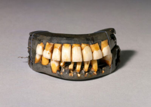 These dental prosthetics are part of Mount Vernon’s collection—the only complete set still in existence.