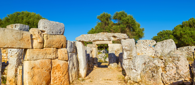 Torre d’en Galmés stands as a testament to the ingenuity, resilience, and cultural richness of Minorca’s ancient inhabitants.