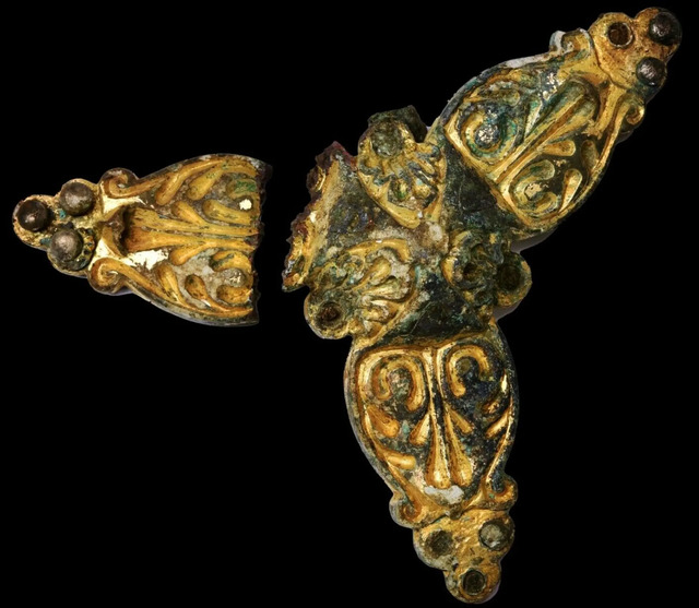 Trefoil brooches were highly fashionable during the Viking Age. The one found at Skumsnes was ingeniously repurposed from a Carolingian sword belt fitting.