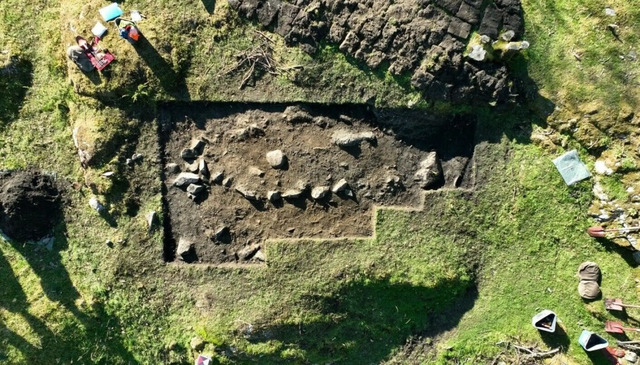 Viewed from above, the boat grave reveals stones arranged to resemble a ship, with a central stone symbolizing the mast—perhaps even representing the woman herself.