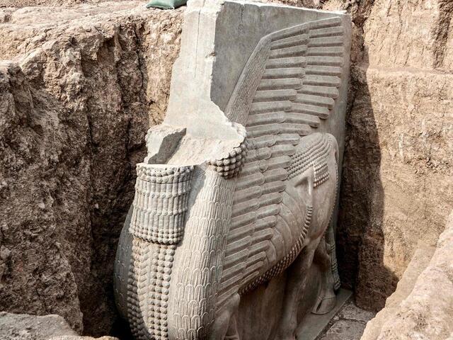 Weighing 18 tonnes and measuring 3.8 by 3.9 metres, the sculpture was discovered in the province. (Photo: Zaid Al-Obeidi / AFP)